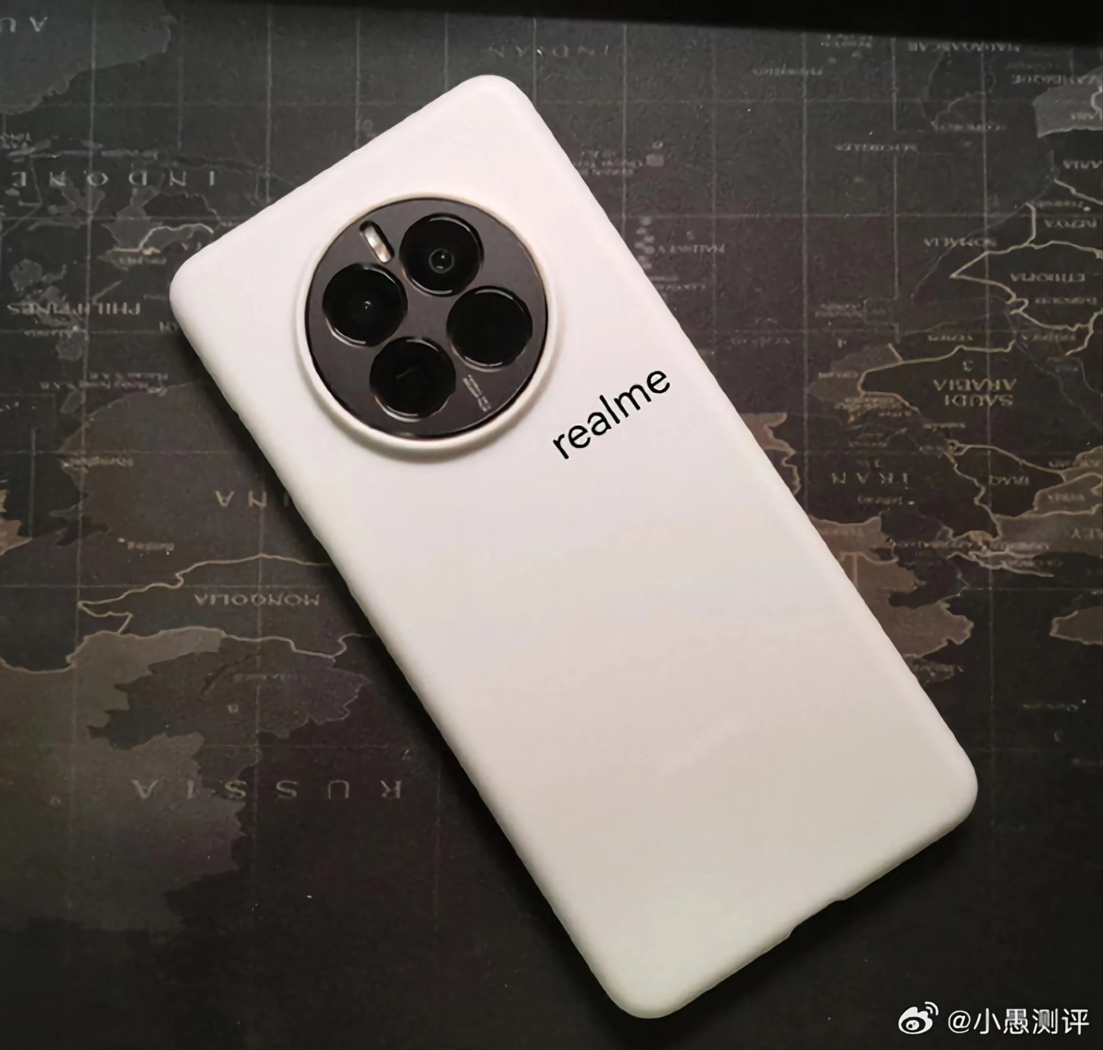 Realme GT5 Pro läcker ut i det vilda!